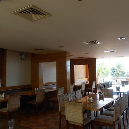 Jade Beach Resort Tirupporur Exterior foto