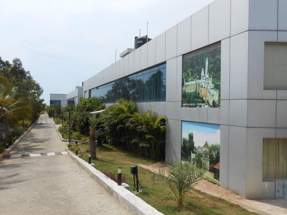 Jade Beach Resort Tirupporur Exterior foto
