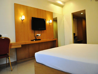 Jade Beach Resort Tirupporur Exterior foto