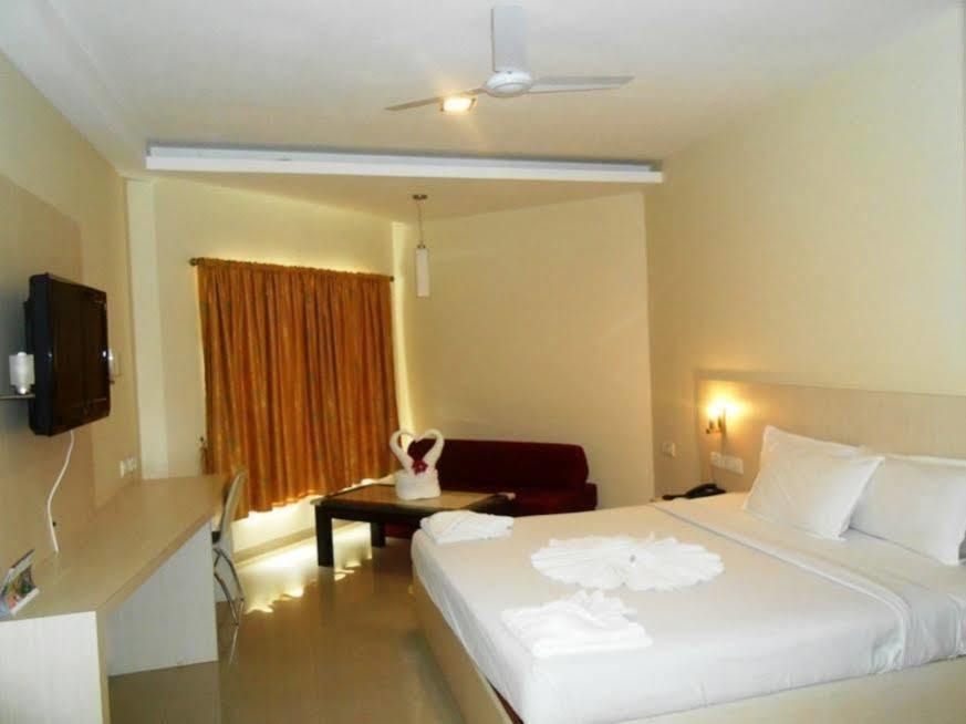 Jade Beach Resort Tirupporur Exterior foto